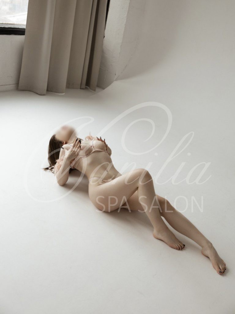 Фото девушки в салоне эротического массажа Vanilia